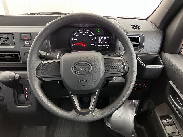 ハイゼットカーゴＤＸサポカーＳワイド適合　ラジオ　エアコン　アクセサリーソケット　コーナーセンサー　アイドリングストップ　光軸調整ダイヤル　横滑り防止機能　誤発進抑制機能　パワーウインドウ　キーレス（神奈川県）の中古車