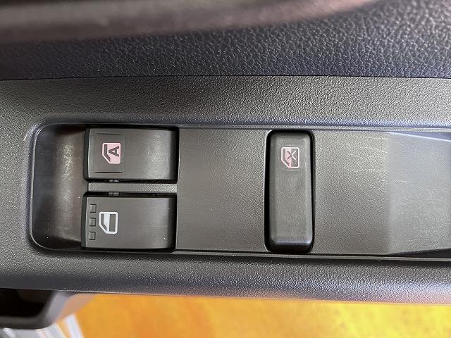 ハイゼットカーゴＤＸサポカーＳワイド適合　ラジオ　エアコン　アクセサリーソケット　コーナーセンサー　アイドリングストップ　光軸調整ダイヤル　横滑り防止機能　誤発進抑制機能　パワーウインドウ　キーレス（神奈川県）の中古車