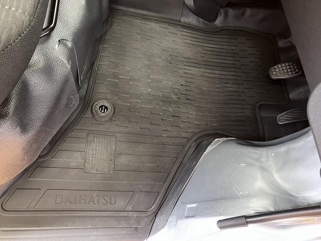 ハイゼットカーゴＤＸサポカーＳワイド適合　ラジオ　エアコン　アクセサリーソケット　コーナーセンサー　アイドリングストップ　光軸調整ダイヤル　横滑り防止機能　誤発進抑制機能　パワーウインドウ　キーレス（神奈川県）の中古車