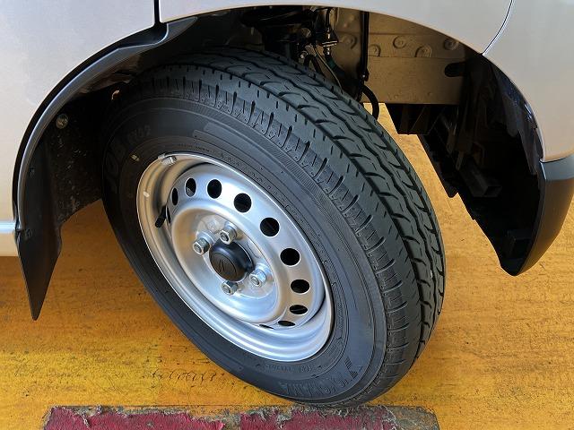 ハイゼットカーゴＤＸサポカーＳワイド適合　ラジオ　エアコン　アクセサリーソケット　コーナーセンサー　アイドリングストップ　光軸調整ダイヤル　横滑り防止機能　誤発進抑制機能　パワーウインドウ　キーレス（神奈川県）の中古車