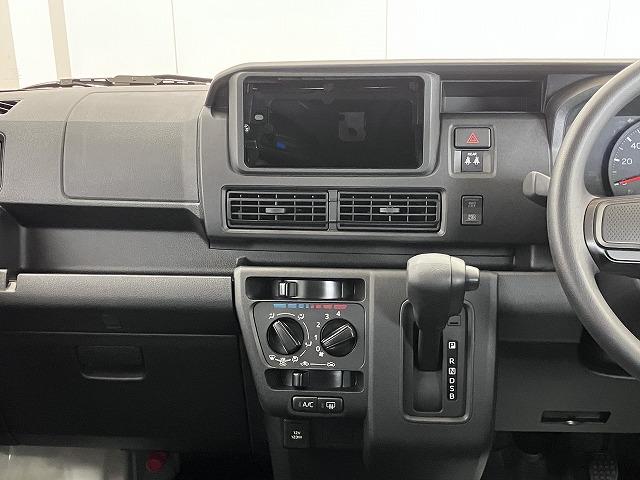 ハイゼットカーゴDX 4WD4WD サポカーSワイド適合 エアコン リヤファン アクセサリーソケット コーナーセンサー アイドリングストップ 光軸調整ダイヤル 横滑り防止機能 誤発進抑制機能 パワーウインドウ キーレス(神奈川県)の中古車