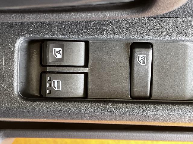 ハイゼットカーゴDX 4WD4WD サポカーSワイド適合 エアコン リヤファン アクセサリーソケット コーナーセンサー アイドリングストップ 光軸調整ダイヤル 横滑り防止機能 誤発進抑制機能 パワーウインドウ キーレス(神奈川県)の中古車