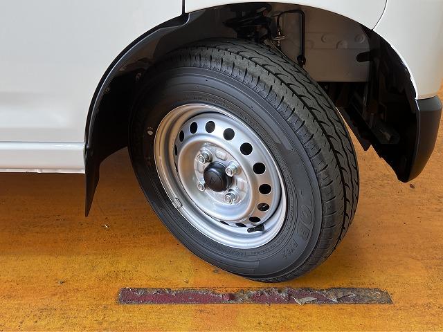ハイゼットカーゴDX 4WD4WD サポカーSワイド適合 エアコン リヤファン アクセサリーソケット コーナーセンサー アイドリングストップ 光軸調整ダイヤル 横滑り防止機能 誤発進抑制機能 パワーウインドウ キーレス(神奈川県)の中古車