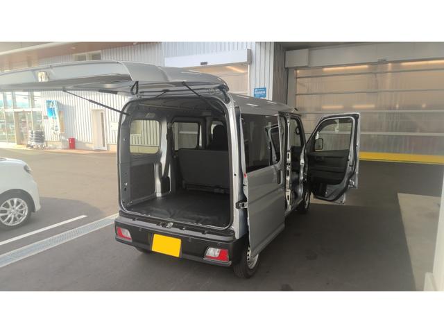 ハイゼットカーゴＤＸサポカーＳワイド適合　ラジオ　エアコン　アクセサリーソケット　コーナーセンサー　アイドリングストップ　光軸調整ダイヤル　横滑り防止機能　誤発進抑制機能　パワーウインドウ　キーレス（神奈川県）の中古車