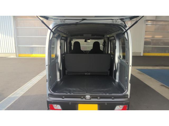 ハイゼットカーゴＤＸサポカーＳワイド適合　ラジオ　エアコン　アクセサリーソケット　コーナーセンサー　アイドリングストップ　光軸調整ダイヤル　横滑り防止機能　誤発進抑制機能　パワーウインドウ　キーレス（神奈川県）の中古車