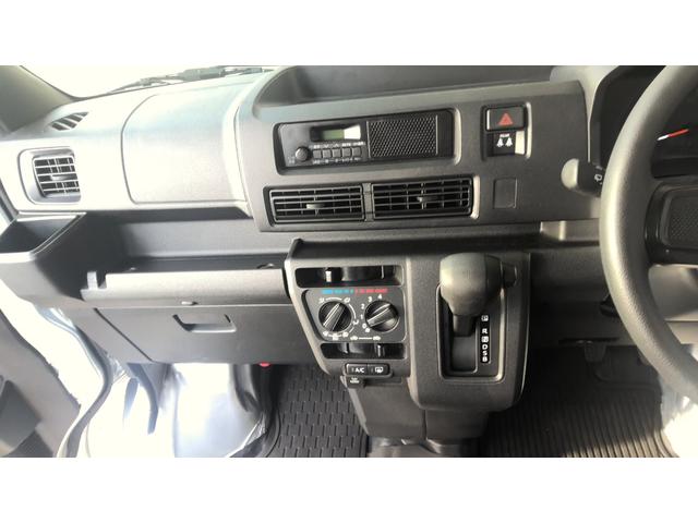 ハイゼットカーゴＤＸサポカーＳワイド適合　ラジオ　エアコン　アクセサリーソケット　コーナーセンサー　アイドリングストップ　光軸調整ダイヤル　横滑り防止機能　誤発進抑制機能　パワーウインドウ　キーレス（神奈川県）の中古車