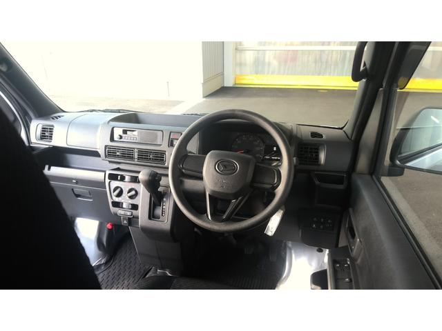 ハイゼットカーゴＤＸサポカーＳワイド適合　ラジオ　エアコン　アクセサリーソケット　コーナーセンサー　アイドリングストップ　光軸調整ダイヤル　横滑り防止機能　誤発進抑制機能　パワーウインドウ　キーレス（神奈川県）の中古車