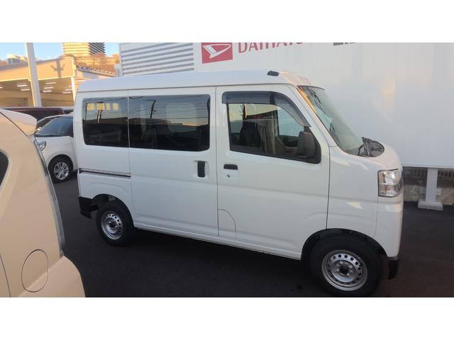 ハイゼットカーゴＤＸサポカーＳワイド適合　ラジオ　エアコン　アクセサリーソケット　コーナーセンサー　アイドリングストップ　光軸調整ダイヤル　横滑り防止機能　誤発進抑制機能　パワーウインドウ　キーレス（神奈川県）の中古車