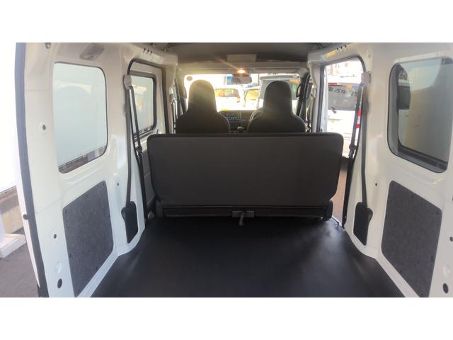 ハイゼットカーゴＤＸサポカーＳワイド適合　ラジオ　エアコン　アクセサリーソケット　コーナーセンサー　アイドリングストップ　光軸調整ダイヤル　横滑り防止機能　誤発進抑制機能　パワーウインドウ　キーレス（神奈川県）の中古車