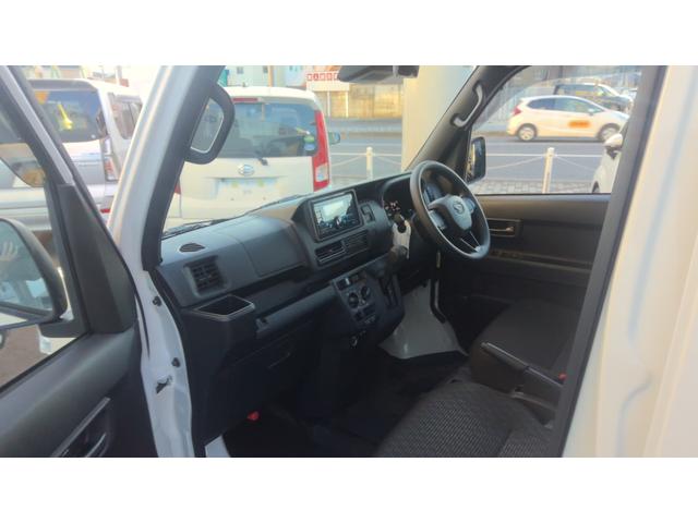 ハイゼットカーゴＤＸサポカーＳワイド適合　ラジオ　エアコン　アクセサリーソケット　コーナーセンサー　アイドリングストップ　光軸調整ダイヤル　横滑り防止機能　誤発進抑制機能　パワーウインドウ　キーレス（神奈川県）の中古車