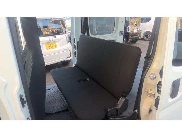 ハイゼットカーゴＤＸサポカーＳワイド適合　ラジオ　エアコン　アクセサリーソケット　コーナーセンサー　アイドリングストップ　光軸調整ダイヤル　横滑り防止機能　誤発進抑制機能　パワーウインドウ　キーレス（神奈川県）の中古車