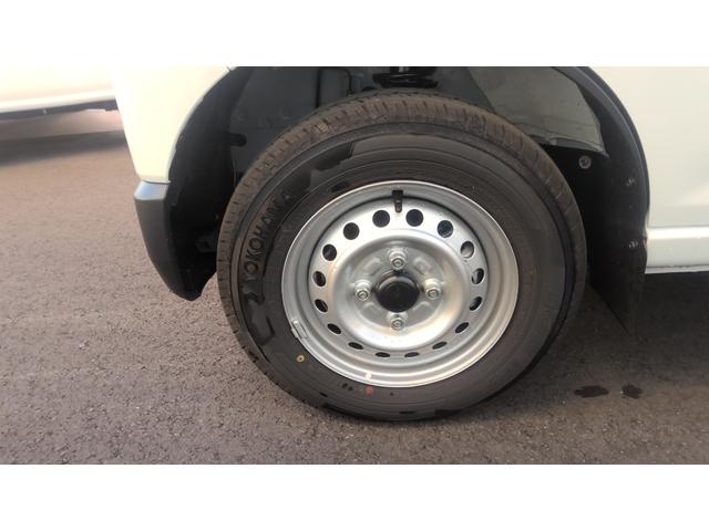 ハイゼットカーゴＤＸサポカーＳワイド適合　ラジオ　エアコン　アクセサリーソケット　コーナーセンサー　アイドリングストップ　光軸調整ダイヤル　横滑り防止機能　誤発進抑制機能　パワーウインドウ　キーレス（神奈川県）の中古車