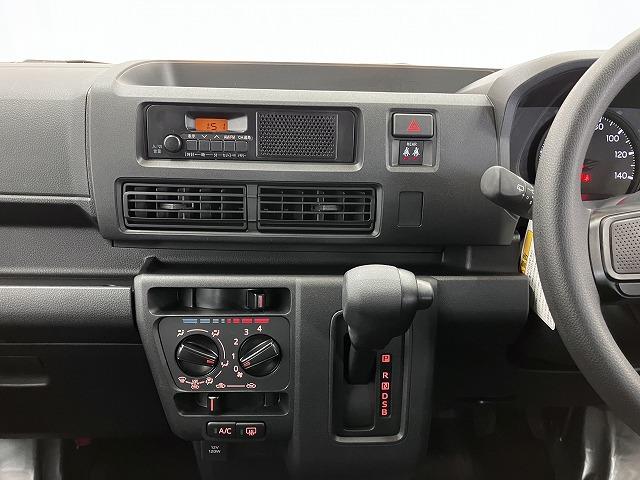 ハイゼットカーゴＤＸサポカーＳワイド適合　ラジオ　エアコン　アクセサリーソケット　コーナーセンサー　アイドリングストップ　光軸調整ダイヤル　横滑り防止機能　誤発進抑制機能　パワーウインドウ　キーレス（神奈川県）の中古車