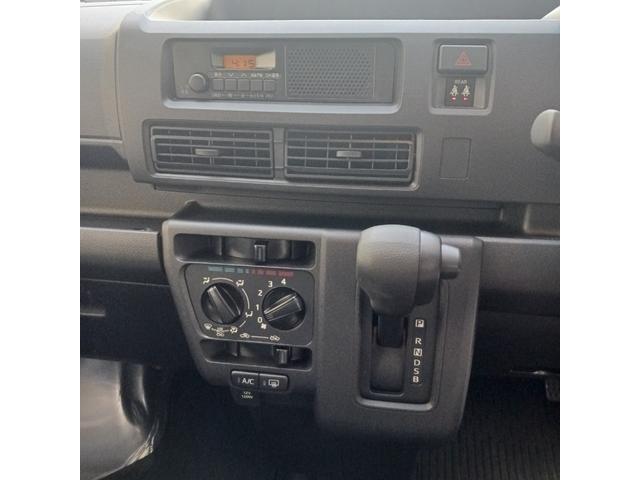 ハイゼットカーゴDXサポカーSワイド適合 ラジオ エアコン アクセサリーソケット コーナーセンサー アイドリングストップ 光軸調整ダイヤル 横滑り防止機能 誤発進抑制機能 パワーウインドウ キーレス(神奈川県)の中古車