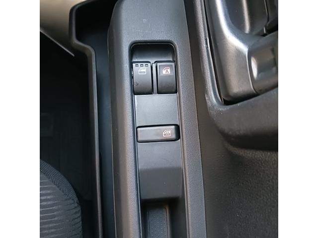 ハイゼットカーゴDXサポカーSワイド適合 ラジオ エアコン アクセサリーソケット コーナーセンサー アイドリングストップ 光軸調整ダイヤル 横滑り防止機能 誤発進抑制機能 パワーウインドウ キーレス(神奈川県)の中古車