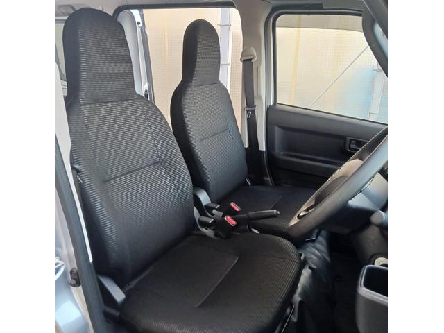 ハイゼットカーゴDXサポカーSワイド適合 ラジオ エアコン アクセサリーソケット コーナーセンサー アイドリングストップ 光軸調整ダイヤル 横滑り防止機能 誤発進抑制機能 パワーウインドウ キーレス(神奈川県)の中古車