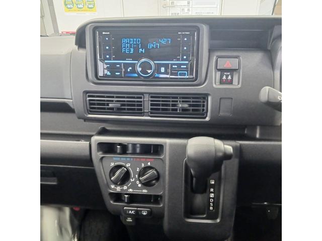 ハイゼットカーゴＤＸサポカーＳワイド適合　Ｂｌｕｅｔｏｏｔｈオーディオ　エアコン　アクセサリーソケット　コーナーセンサー　アイドリングストップ　光軸調整ダイヤル　横滑り防止機能　誤発進抑制機能　パワーウインドウ　キーレス（神奈川県）の中古車