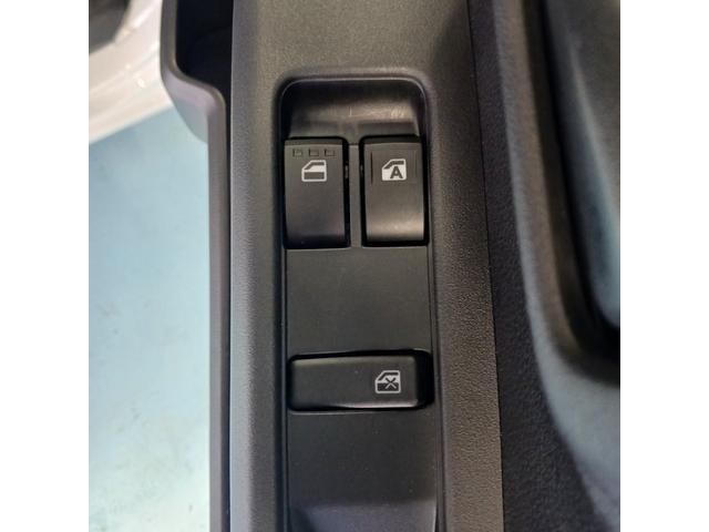 ハイゼットカーゴＤＸサポカーＳワイド適合　Ｂｌｕｅｔｏｏｔｈオーディオ　エアコン　アクセサリーソケット　コーナーセンサー　アイドリングストップ　光軸調整ダイヤル　横滑り防止機能　誤発進抑制機能　パワーウインドウ　キーレス（神奈川県）の中古車