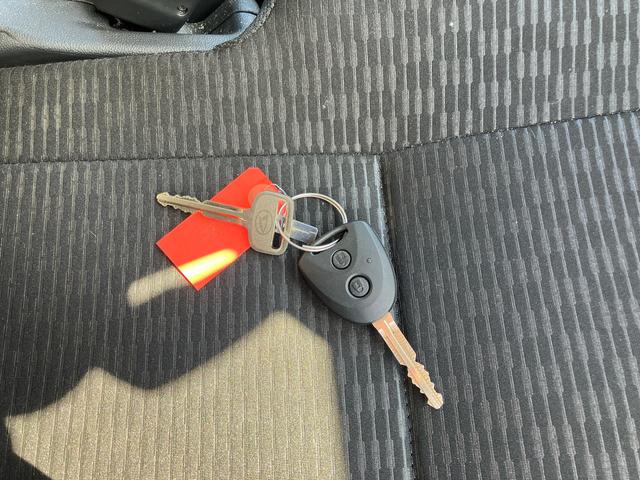 ハイゼットカーゴデラックス衝突被害軽減ブレーキ　コーナーセンサー　オートライト　プライバシーガラス　フロントパワーウィンドウ　オーバーヘッドシェルフ　スピーカー一体型ＡＭ・ＦＭラジオ　キーレスエントリー　アイドリングストップ（千葉県）の中古車