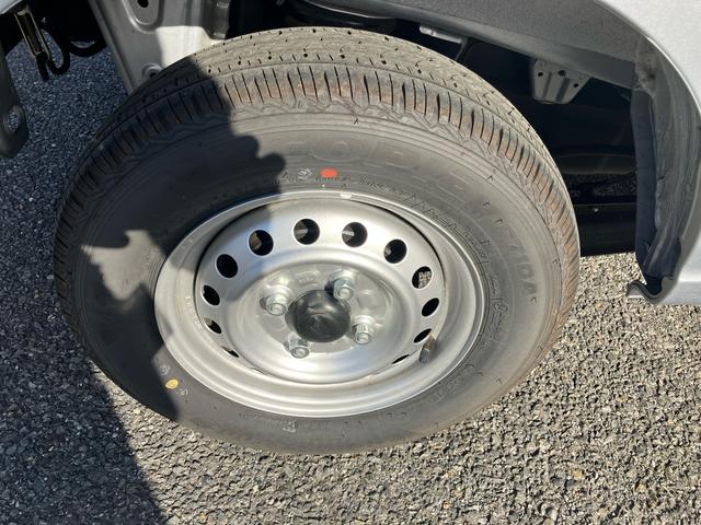 ハイゼットカーゴデラックス衝突被害軽減ブレーキ　コーナーセンサー　オートライト　プライバシーガラス　フロントパワーウィンドウ　オーバーヘッドシェルフ　スピーカー一体型ＡＭ・ＦＭラジオ　キーレスエントリー　アイドリングストップ（千葉県）の中古車