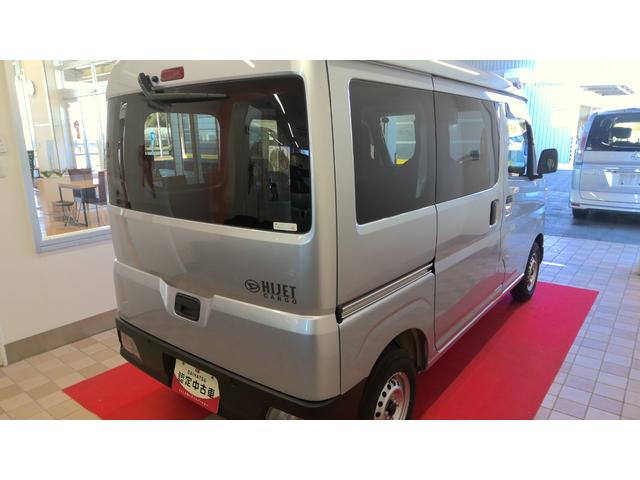 ハイゼットカーゴＤＸサポカーＳワイド適合　ラジオ　エアコン　アクセサリーソケット　コーナーセンサー　アイドリングストップ　光軸調整ダイヤル　横滑り防止機能　誤発進抑制機能　パワーウインドウ　キーレス（神奈川県）の中古車