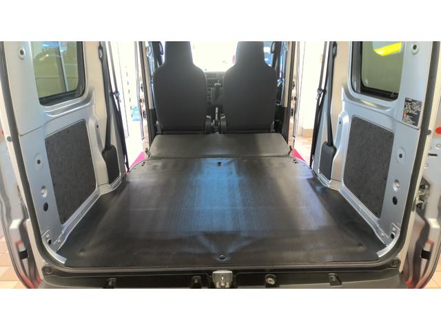 ハイゼットカーゴＤＸサポカーＳワイド適合　ラジオ　エアコン　アクセサリーソケット　コーナーセンサー　アイドリングストップ　光軸調整ダイヤル　横滑り防止機能　誤発進抑制機能　パワーウインドウ　キーレス（神奈川県）の中古車