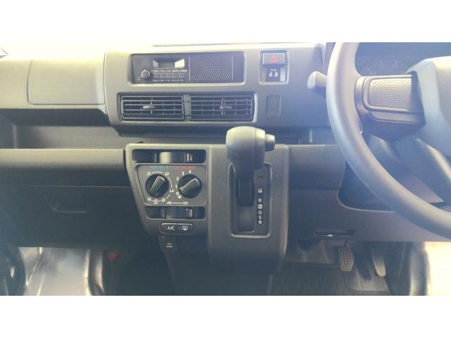 ハイゼットカーゴＤＸサポカーＳワイド適合　ラジオ　エアコン　アクセサリーソケット　コーナーセンサー　アイドリングストップ　光軸調整ダイヤル　横滑り防止機能　誤発進抑制機能　パワーウインドウ　キーレス（神奈川県）の中古車