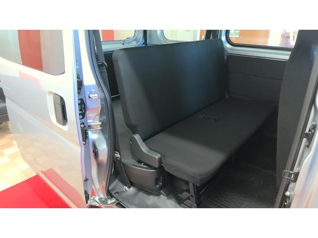 ハイゼットカーゴＤＸサポカーＳワイド適合　ラジオ　エアコン　アクセサリーソケット　コーナーセンサー　アイドリングストップ　光軸調整ダイヤル　横滑り防止機能　誤発進抑制機能　パワーウインドウ　キーレス（神奈川県）の中古車