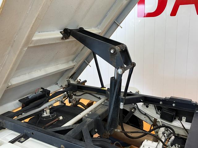 ハイゼットトラック多目的ダンプ三方開　ＰＴＯ式　ラジオ　エアコン　４ＷＤ　５段マニュアルシフト（神奈川県）の中古車
