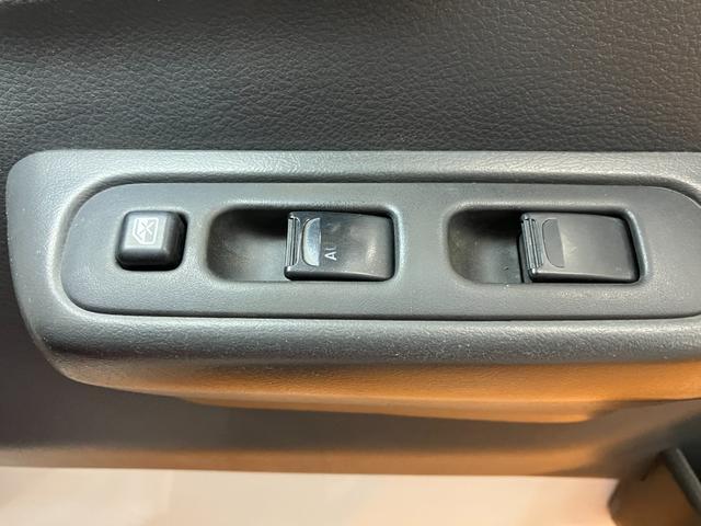 ＮＴ１００クリッパートラックＧＸ４ＷＤ　三方開　荷台作業灯　デフロック　光軸調整ダイヤル　５段マニュアルシフト　パワーウインドウ　パワーステアリング　キーレス（神奈川県）の中古車