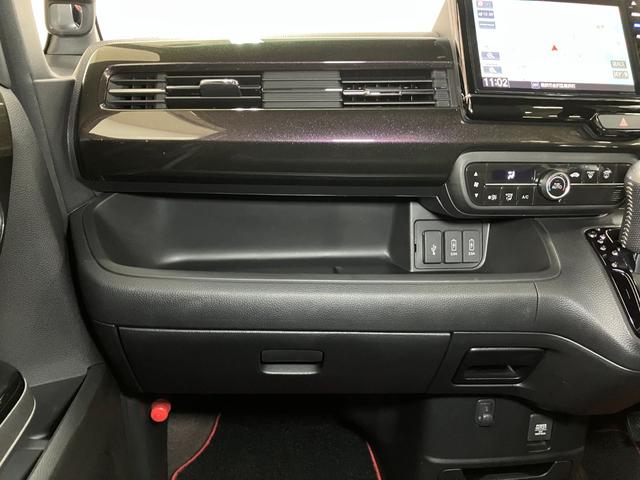 N−BOXカスタムG・Lターボホンダセンシング衝突被害軽減ブレーキシステム 両側オートスライドドア Bカメラ ステアリングスイッチ クルーズコントロール USB接続端子 ETC Pスタート レーンアシスト パドルシフト キーフリー(神奈川県)の中古車