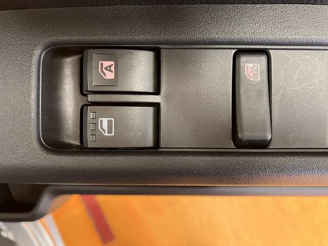 ハイゼットカーゴDXサポカーSワイド適合 ディスプレイオーディオ エアコン アクセサリーソケット コーナーセンサー アイドリングストップ 光軸調整ダイヤル 横滑り防止機能 誤発進抑制機能 パワーウインドウ キーレス(神奈川県)の中古車