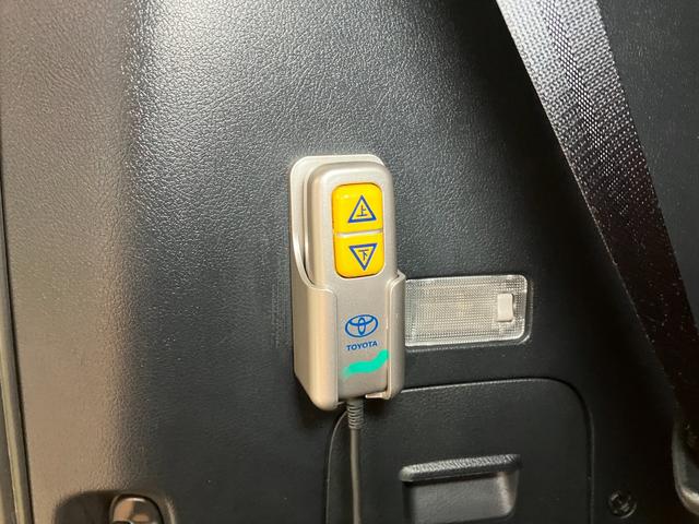 ヴォクシーX 車いす仕様車福祉車両 車いす乗車 電動ウインチ 3列シート 両側オートスライドドア Bカメラ ステアリングスイッチ Pスタート ETC 電動格納ミラー キーフリー(神奈川県)の中古車