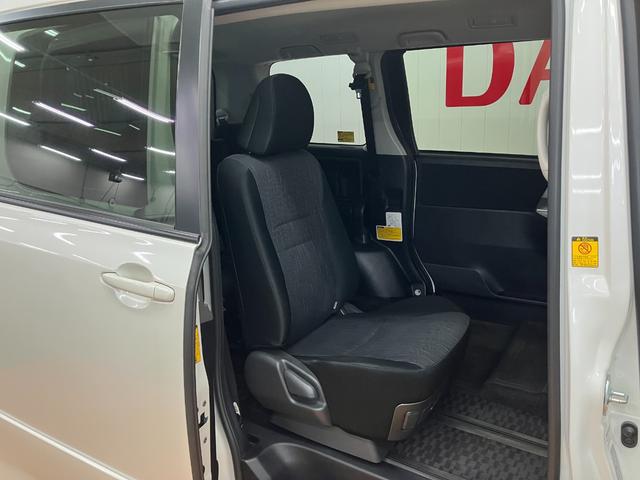 ヴォクシーX 車いす仕様車福祉車両 車いす乗車 電動ウインチ 3列シート 両側オートスライドドア Bカメラ ステアリングスイッチ Pスタート ETC 電動格納ミラー キーフリー(神奈川県)の中古車