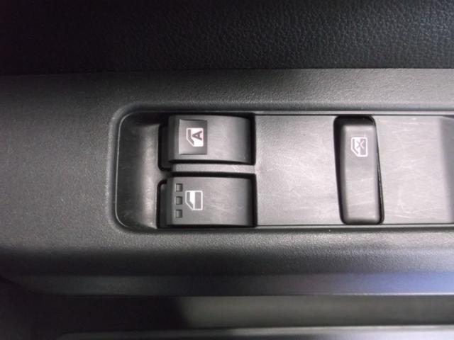 ハイゼットカーゴDXサポカーSワイド適合 ラジオ エアコン アクセサリーソケット コーナーセンサー アイドリングストップ 光軸調整ダイヤル 横滑り防止機能 誤発進抑制機能 パワーウインドウ キーレス(神奈川県)の中古車