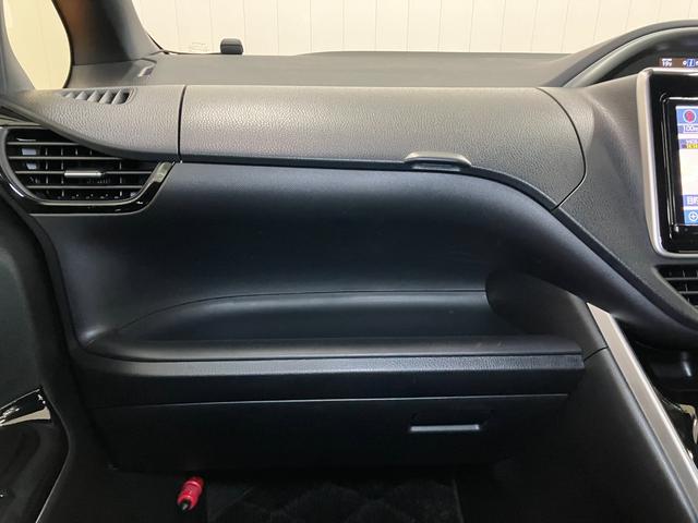 ヴォクシーZS 煌II衝突被害軽減ブレーキシステム ドラレコ ダブルエアコン ステアリングスイッチ USB接続端子 両側オートスライドドア 3列シート ETC Pスタート キーフリー(神奈川県)の中古車