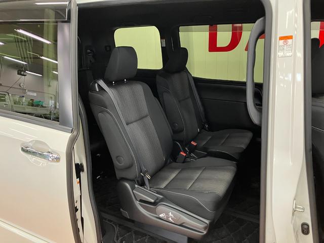 ヴォクシーZS 煌II衝突被害軽減ブレーキシステム ドラレコ ダブルエアコン ステアリングスイッチ USB接続端子 両側オートスライドドア 3列シート ETC Pスタート キーフリー(神奈川県)の中古車