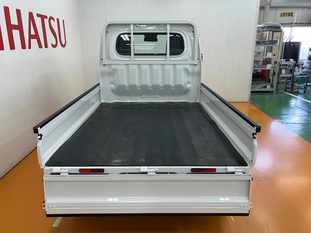 ハイゼットトラックスタンダードサポカーSワイド適合 三方開 ゴムマット ラジオ エアコン 光軸調整ダイヤル コーナーセンサー アイドリングストップ 横滑り防止機能 誤発進抑制機能 アクセサリーソケット(神奈川県)の中古車