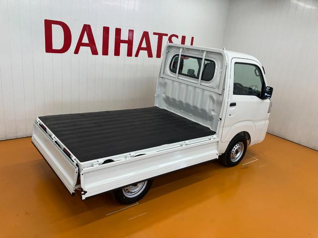 ハイゼットトラックスタンダードサポカーSワイド適合 三方開 ゴムマット ラジオ エアコン 光軸調整ダイヤル コーナーセンサー アイドリングストップ 横滑り防止機能 誤発進抑制機能 アクセサリーソケット(神奈川県)の中古車