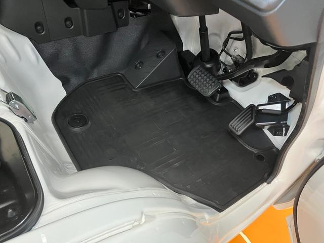 ハイゼットトラックスタンダードサポカーSワイド適合 三方開 ゴムマット ラジオ エアコン 光軸調整ダイヤル コーナーセンサー アイドリングストップ 横滑り防止機能 誤発進抑制機能 アクセサリーソケット(神奈川県)の中古車