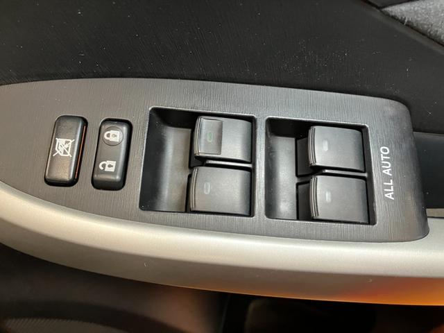 プリウスＳドラレコ　Ｂカメラ　ステアリングスイッチ　オートエアコン　Ｐスタート　電動格納ミラー　ＥＴＣ　パワーウインドウ　キーフリー（神奈川県）の中古車