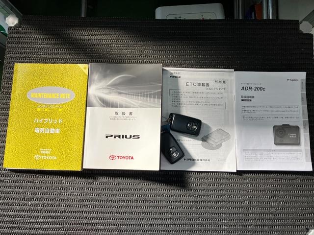 プリウスＳドラレコ　Ｂカメラ　ステアリングスイッチ　オートエアコン　Ｐスタート　電動格納ミラー　ＥＴＣ　パワーウインドウ　キーフリー（神奈川県）の中古車