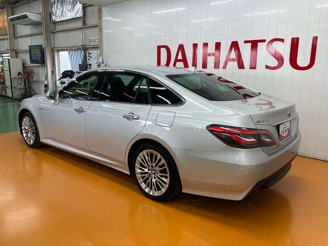 クラウンハイブリッドS エレガンススタイル衝突被害軽減ブレーキシステム ドラレコ 全周囲カメラ ステアリングスイッチ クルーズコントロール USB接続端子 電動パーキングブレーキ 自動防眩式ルームミラー SOSスイッチ ETC パワーシート(神奈川県)の中古車