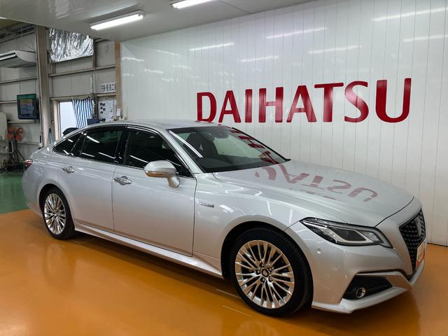 クラウンハイブリッドS エレガンススタイル衝突被害軽減ブレーキシステム ドラレコ 全周囲カメラ ステアリングスイッチ クルーズコントロール USB接続端子 電動パーキングブレーキ 自動防眩式ルームミラー SOSスイッチ ETC パワーシート(神奈川県)の中古車