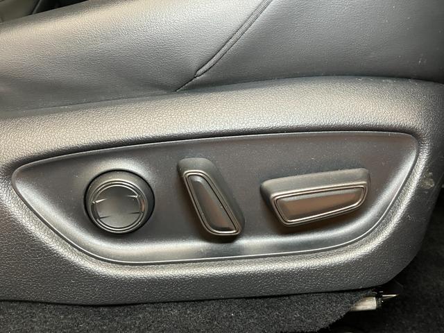 クラウンハイブリッドS エレガンススタイル衝突被害軽減ブレーキシステム ドラレコ 全周囲カメラ ステアリングスイッチ クルーズコントロール USB接続端子 電動パーキングブレーキ 自動防眩式ルームミラー SOSスイッチ ETC パワーシート(神奈川県)の中古車