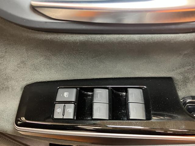 クラウンハイブリッドS エレガンススタイル衝突被害軽減ブレーキシステム ドラレコ 全周囲カメラ ステアリングスイッチ クルーズコントロール USB接続端子 電動パーキングブレーキ 自動防眩式ルームミラー SOSスイッチ ETC パワーシート(神奈川県)の中古車