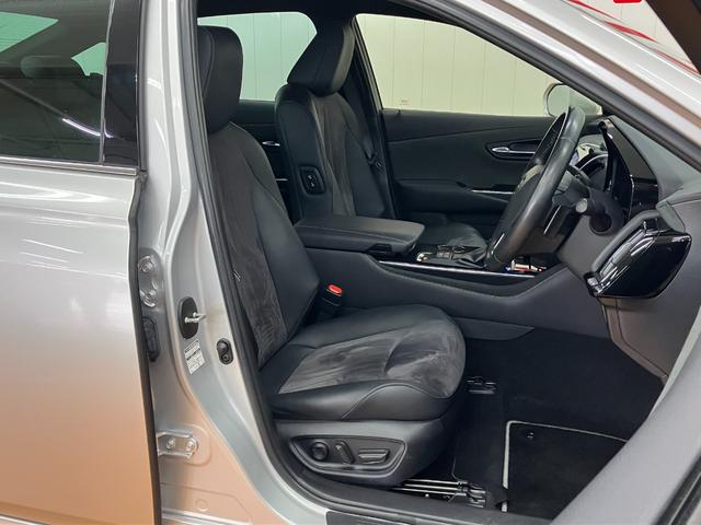 クラウンハイブリッドS エレガンススタイル衝突被害軽減ブレーキシステム ドラレコ 全周囲カメラ ステアリングスイッチ クルーズコントロール USB接続端子 電動パーキングブレーキ 自動防眩式ルームミラー SOSスイッチ ETC パワーシート(神奈川県)の中古車