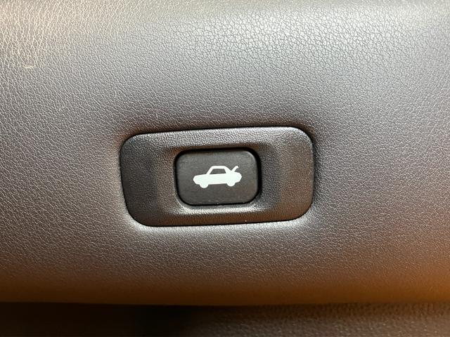 クラウンハイブリッドS エレガンススタイル衝突被害軽減ブレーキシステム ドラレコ 全周囲カメラ ステアリングスイッチ クルーズコントロール USB接続端子 電動パーキングブレーキ 自動防眩式ルームミラー SOSスイッチ ETC パワーシート(神奈川県)の中古車