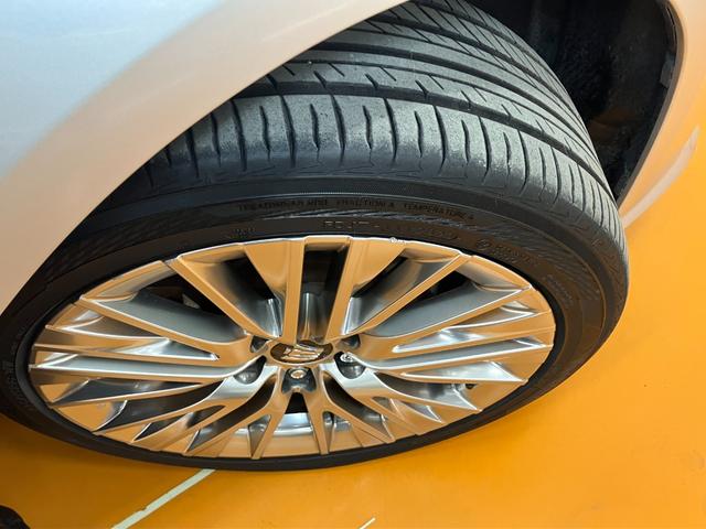 クラウンハイブリッドS エレガンススタイル衝突被害軽減ブレーキシステム ドラレコ 全周囲カメラ ステアリングスイッチ クルーズコントロール USB接続端子 電動パーキングブレーキ 自動防眩式ルームミラー SOSスイッチ ETC パワーシート(神奈川県)の中古車