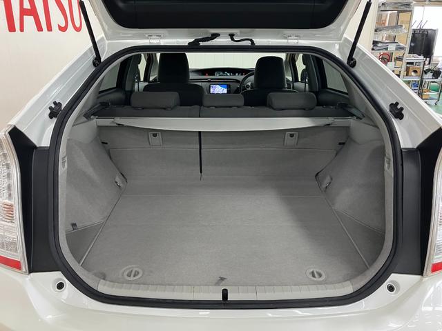 プリウスＳハイブリッド　Ｂカメラ　Ｐスタート　ステアリングスイッチ　ＥＴＣ　電動格納ミラー　パワーウインドウ　光軸調整ダイヤル　電動パーキングブレーキ　キーフリー（神奈川県）の中古車